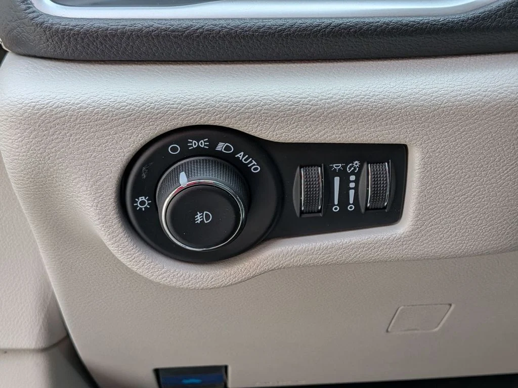 Used 2023 White Chrysler Touring L image 15