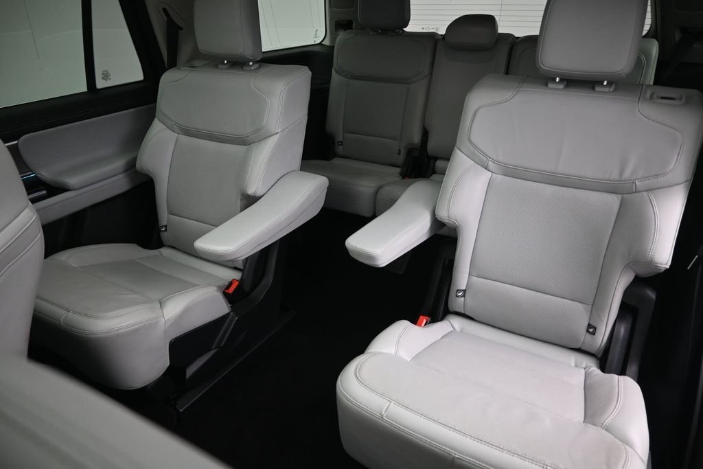 Used 2025 Silver Ford Platinum image 22