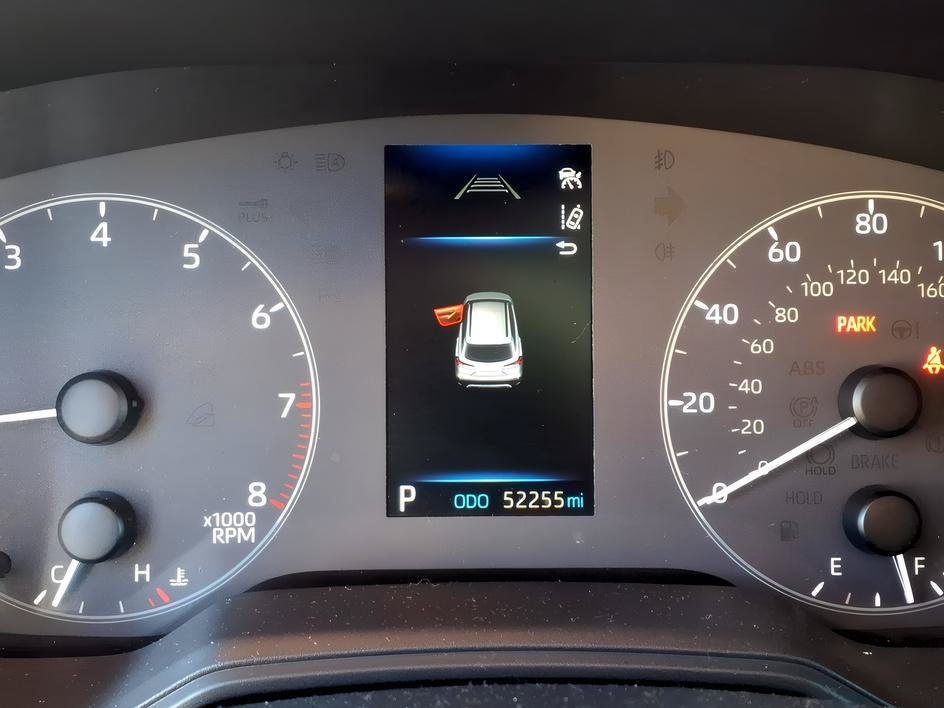 Certified Used 2025 Silver Toyota LE image 26