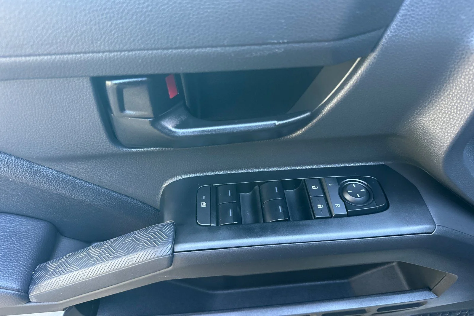 2025 Toyota Tacoma SR5 - Photo 19