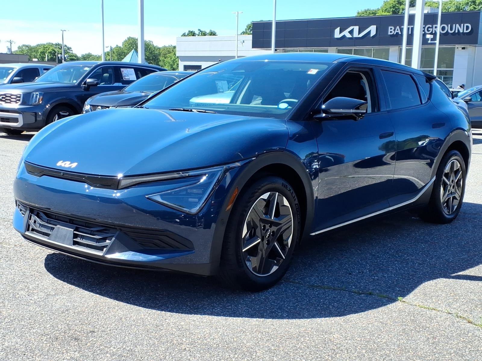 Certified Used 2025 Midnight Lake Blue Kia Light Long Range image 3