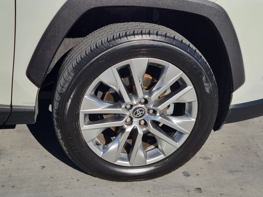 Used 2021 Blizzard Pearl Toyota XLE Premium image 6