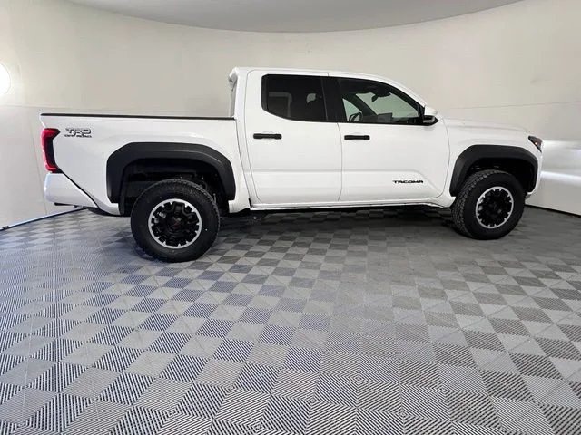 2024 Toyota Tacoma SR5 - Photo 8
