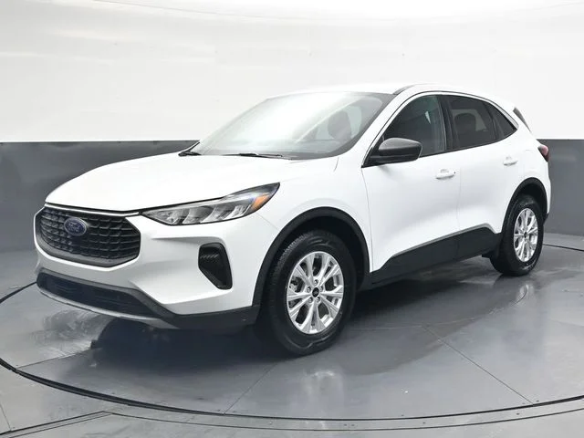 Used 2023 White Ford Active image 9