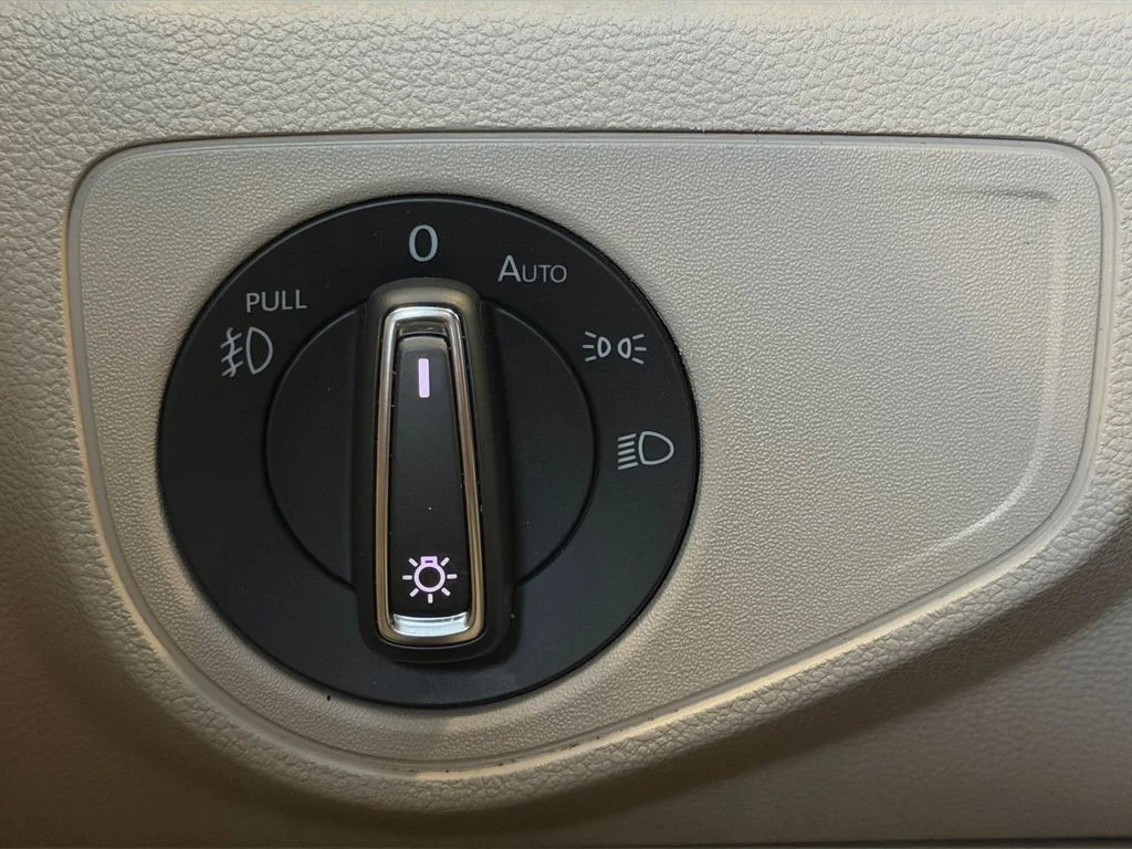 Used 2019 White Volkswagen SEL Premium image 26