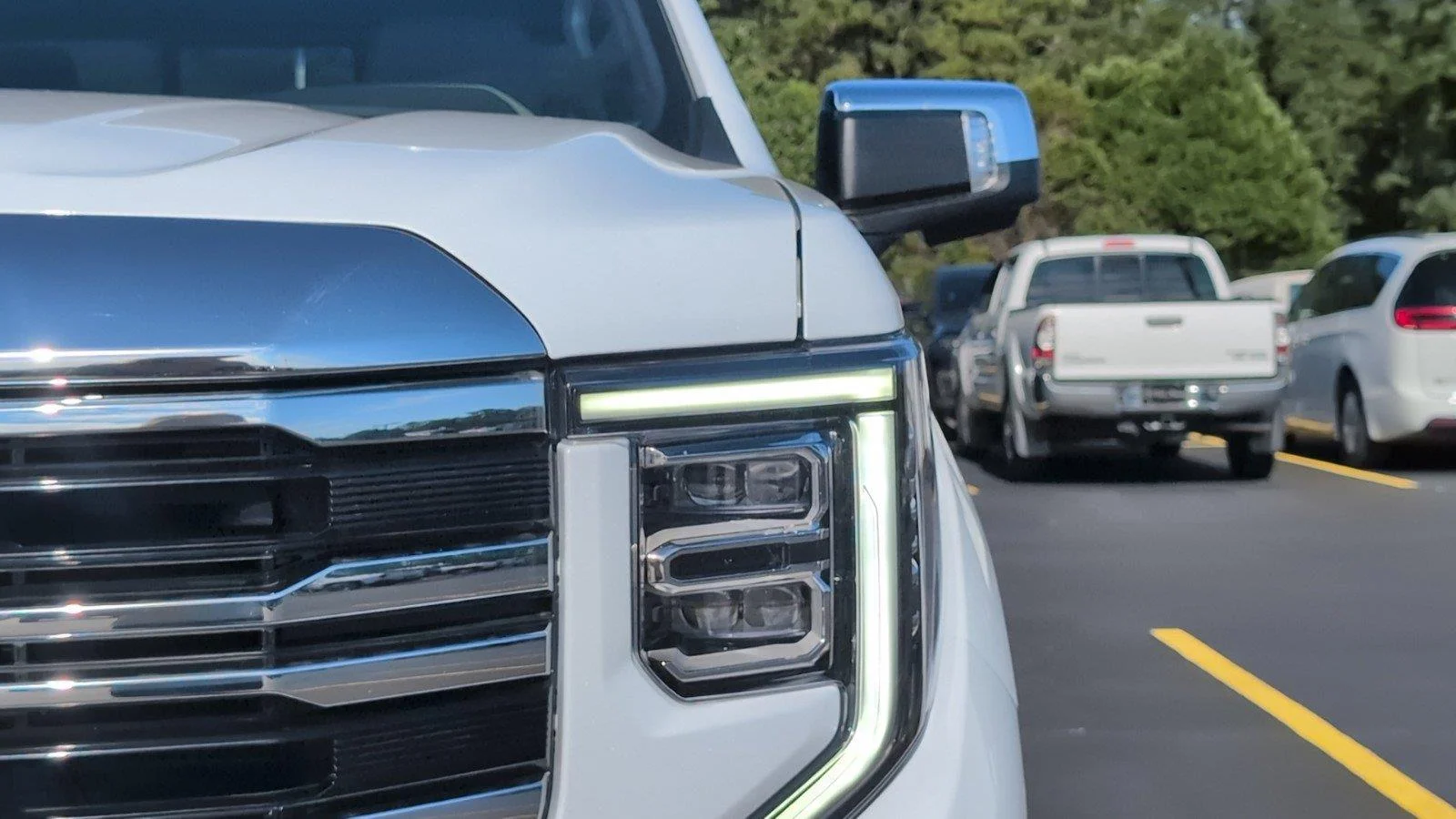 New 2026 Glacier White Tricoat GMC SLT image 13