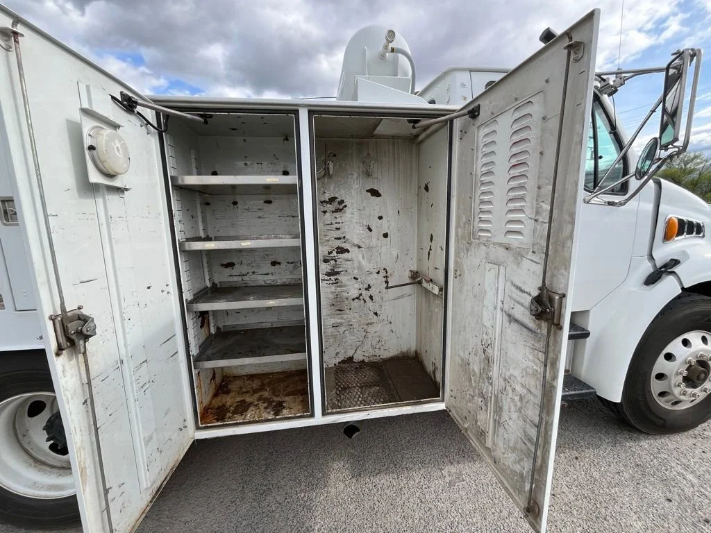 Used 2005 White Sterling ACTERRA image 31