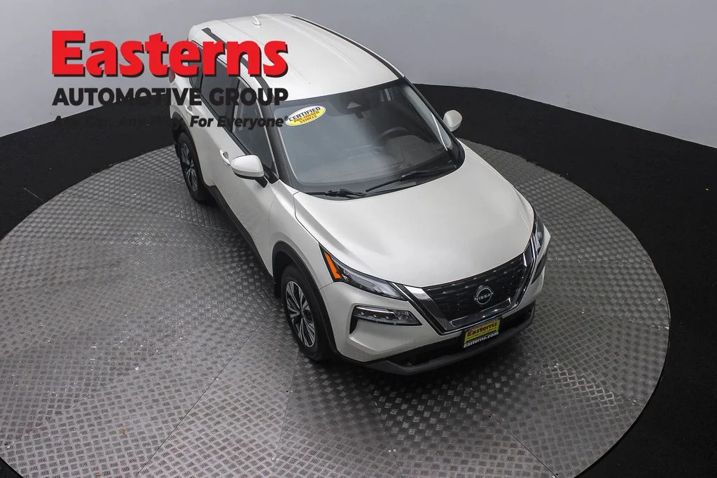 Used 2023 White Nissan SV image 3