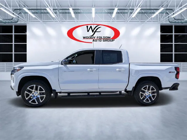Used 2023 White Chevrolet Z71 image 6