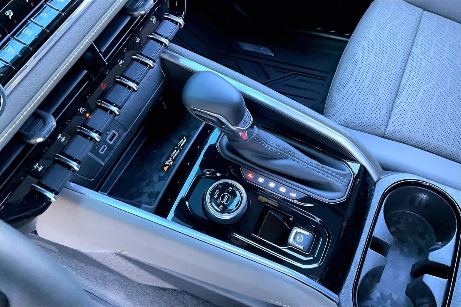 2025 Chevrolet Colorado ZR2 - Photo 17