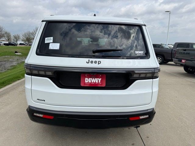 New 2026 Bright White Clear-Coat Exterior Paint Jeep Limited Altitude image 5