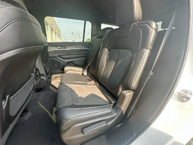 New 2026 Bright White Clear-Coat Exterior Paint Jeep Altitude image 26
