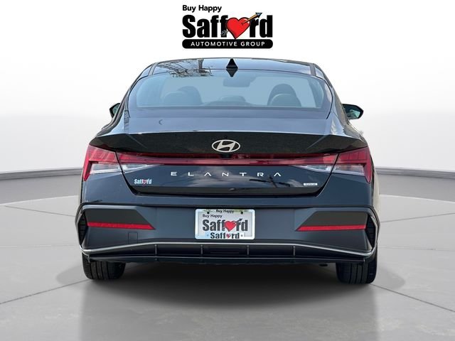 Certified Used 2025 Black Hyundai Limited image 7