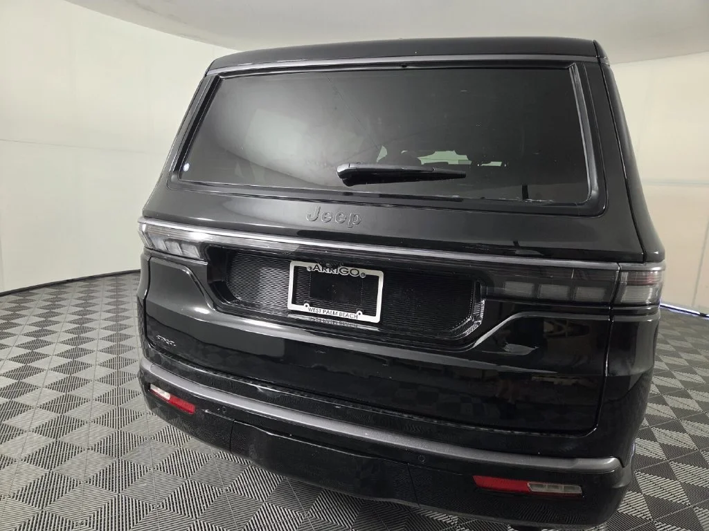 New 2026 High Gloss Black Exterior Paint Jeep Limited Altitude image 6