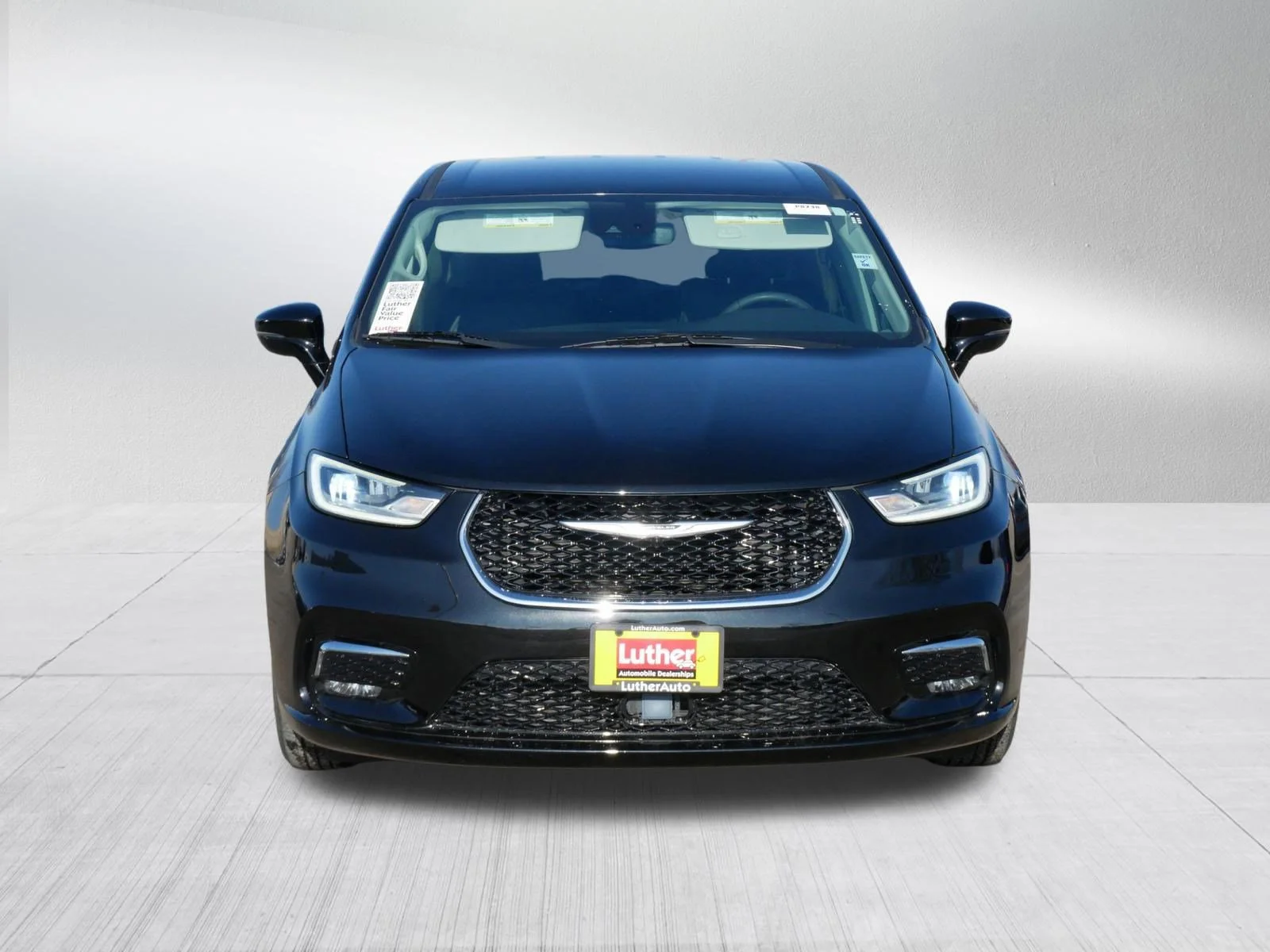 Used 2024 Chrysler Pacifica Touring L with VIN 2C4RC1BG5RR172929 for sale in Brooklyn Center, Minnesota