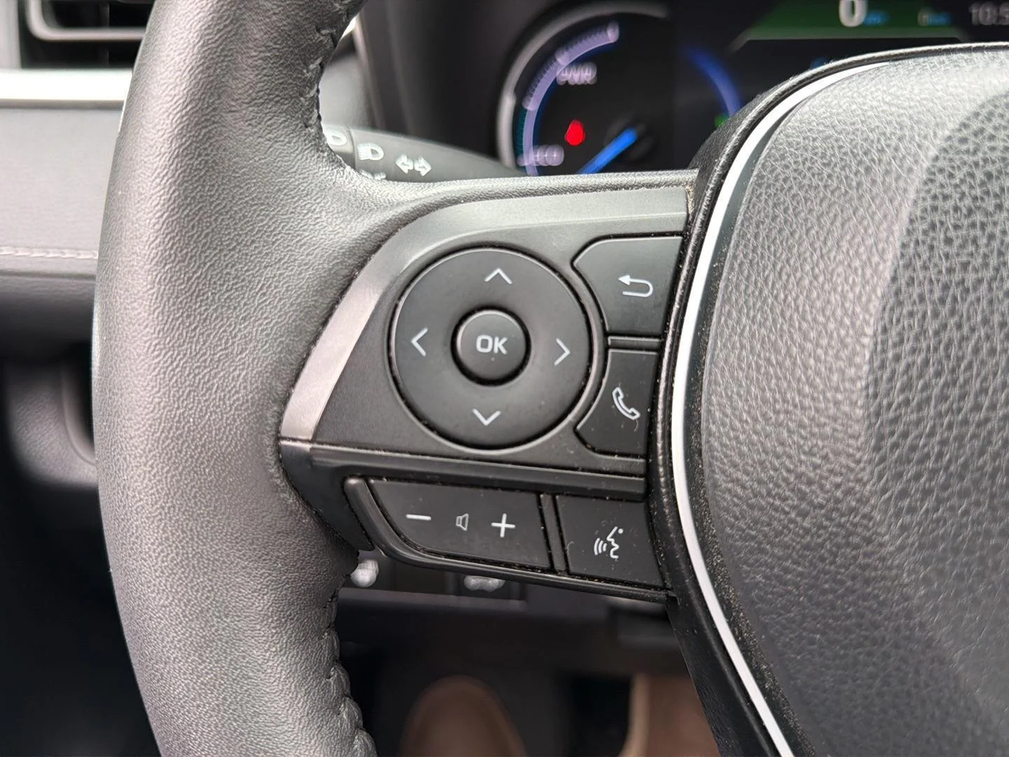 Used 2024 Magnetic Gray Metallic Toyota XLE image 18