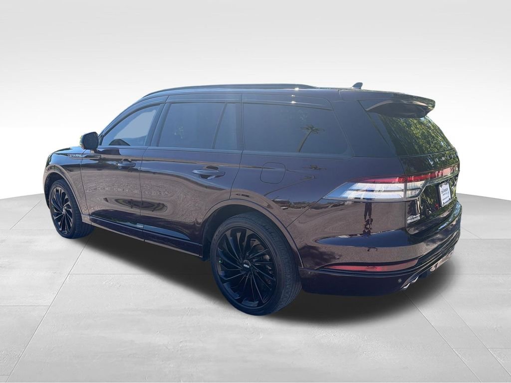 Used 2023 Red Lincoln Reserve image 3