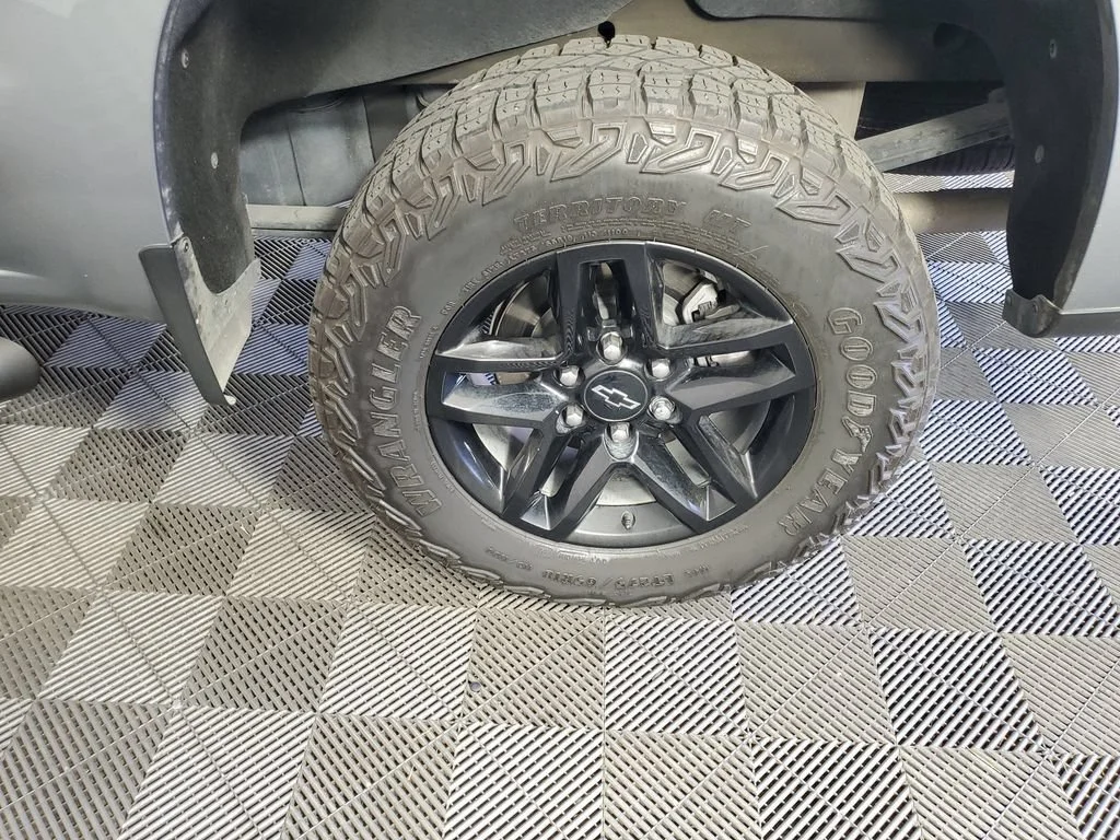 Used 2024 Sterling Gray Metallic Chevrolet Custom Trail Boss image 18