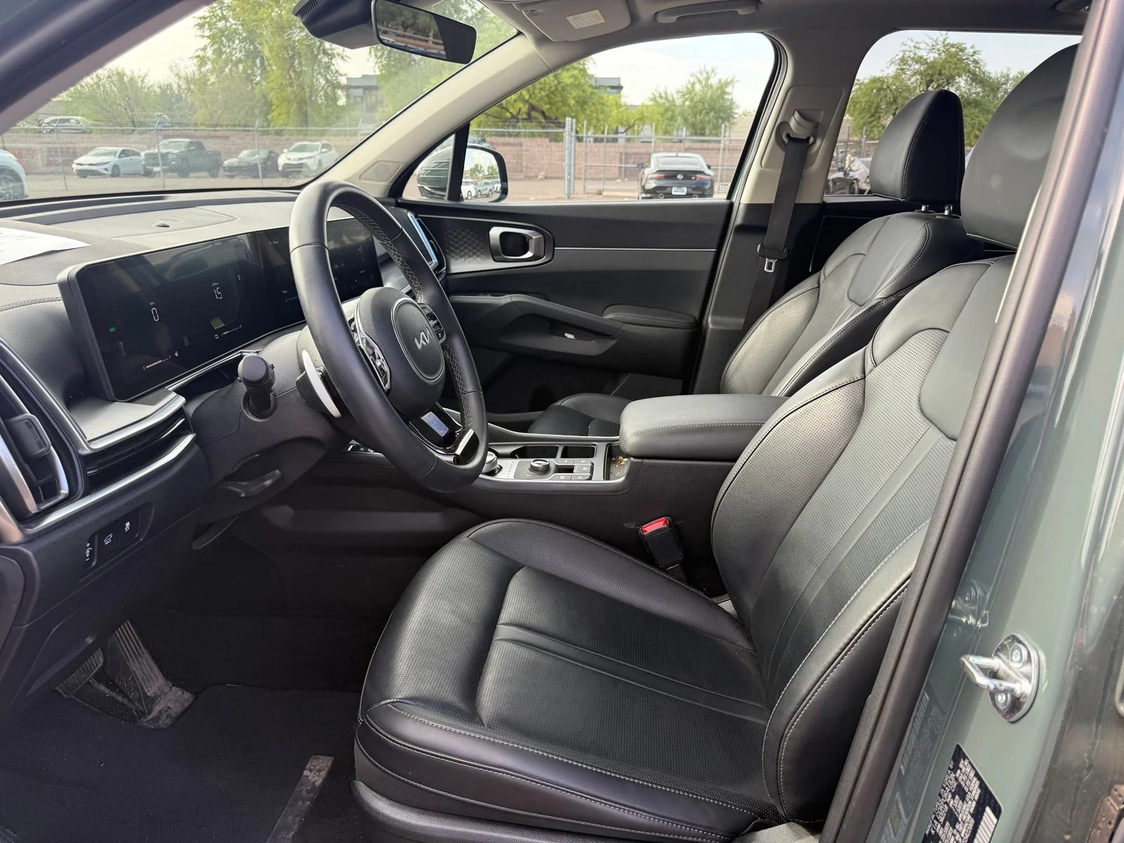 Used 2025 Cityscape Green Kia EX image 12