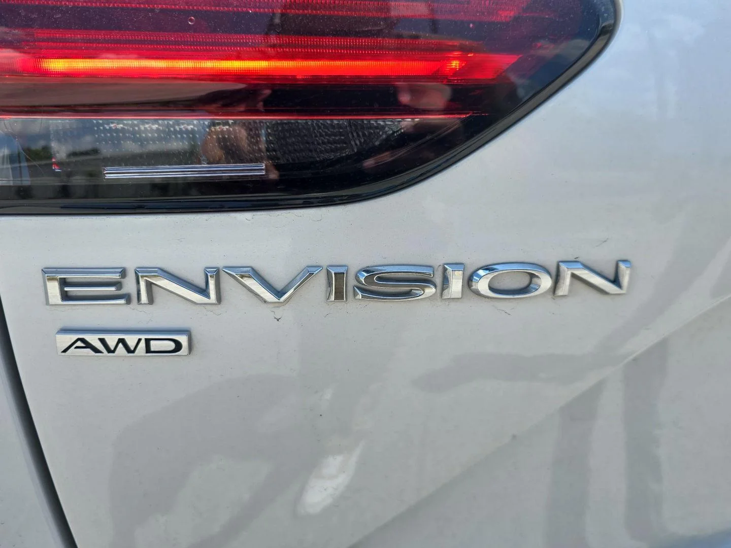 Used 2023 White Frost Tricoat Buick Essence image 5