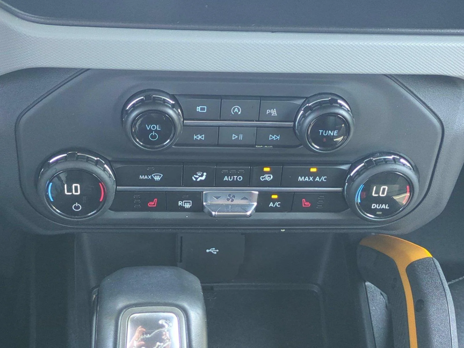Used 2023 Cactus Gray Ford Badlands Advanced image 27