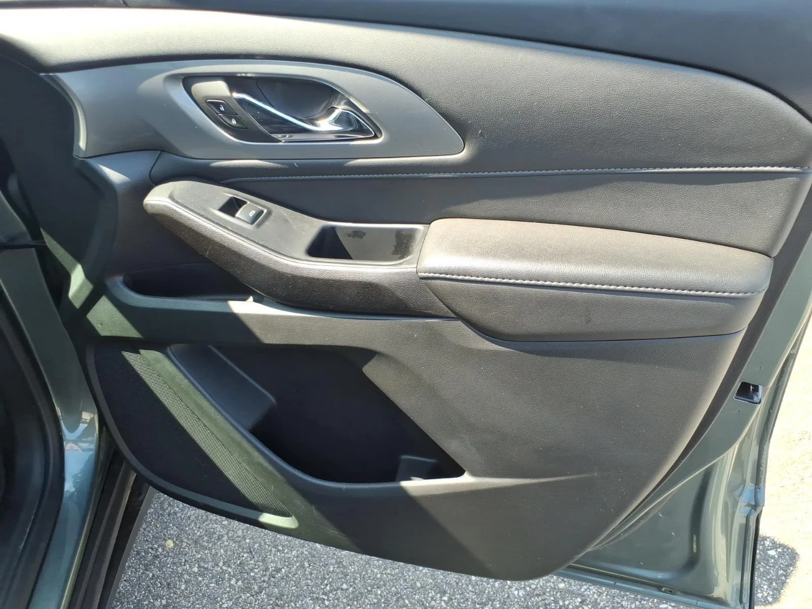 Used 2023 Silver Sage Metallic Chevrolet LT Cloth image 23