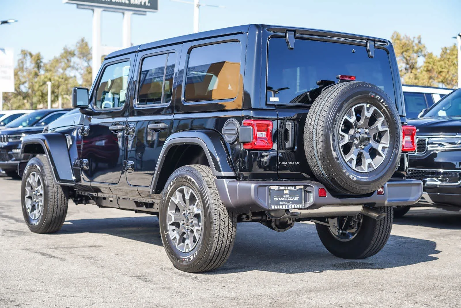 2025 Jeep Wrangler 4-Door Sahara - Photo 8
