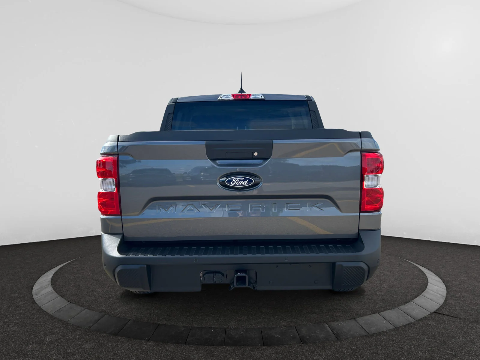 New 2026 Carbonized Grey Metallic Ford XLT image 4