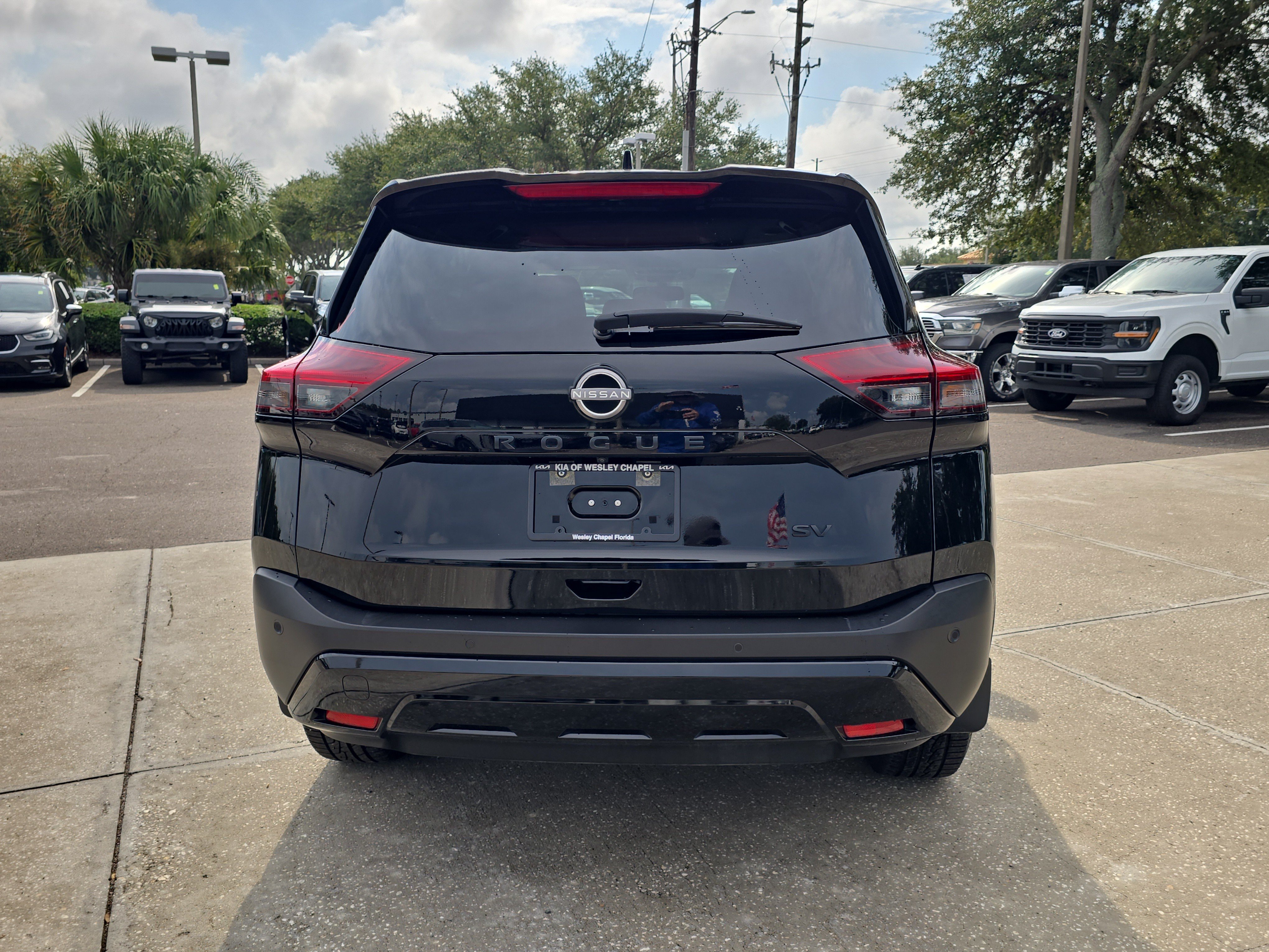 Used 2023 Super Black Nissan SV image 7