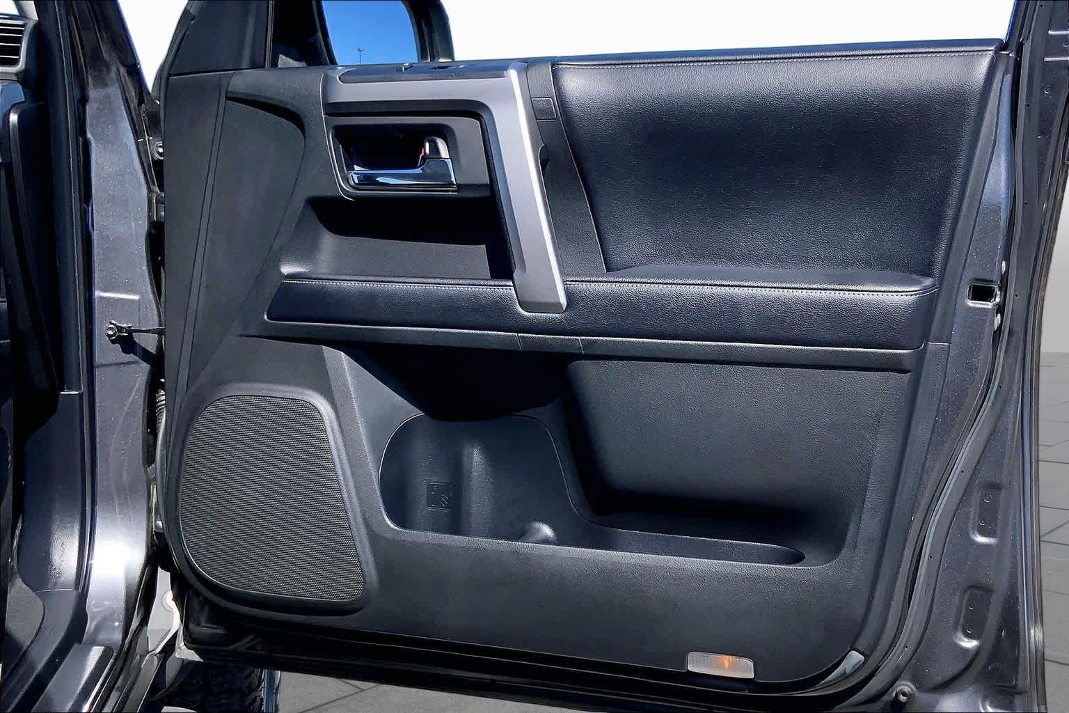 Used 2018 Magnetic Gray Metallic Toyota SR5 Premium image 22