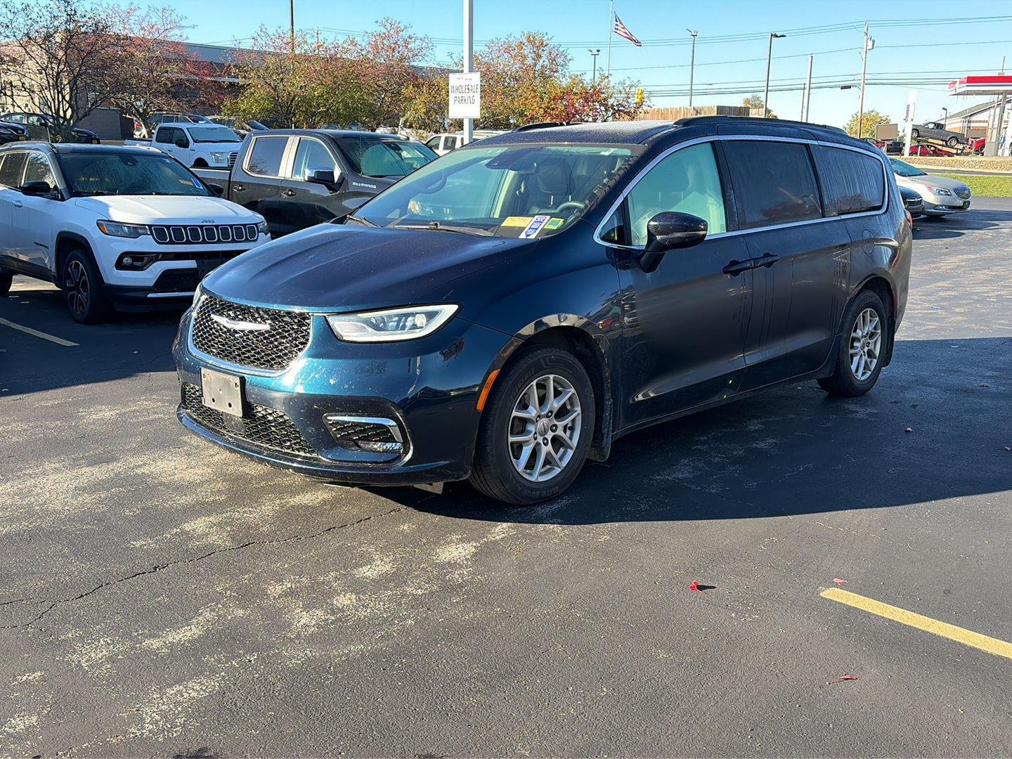 Used 2022 Fathom Blue Pearlcoat Chrysler Touring L image 3