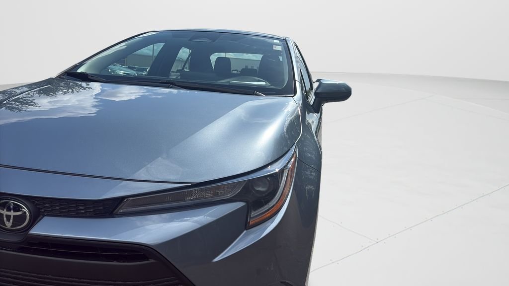 Used 2025  Toyota LE image 9