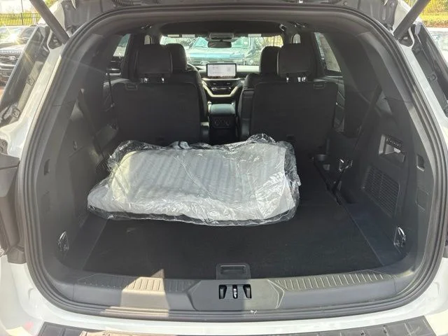 New 2027 Star White Metallic Tri-Coat Ford Tremor® image 7