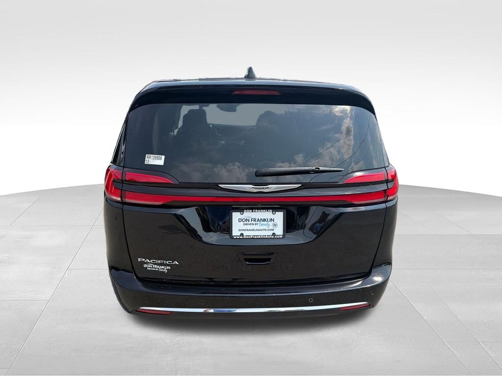Used 2024 Black Chrysler Touring L image 4