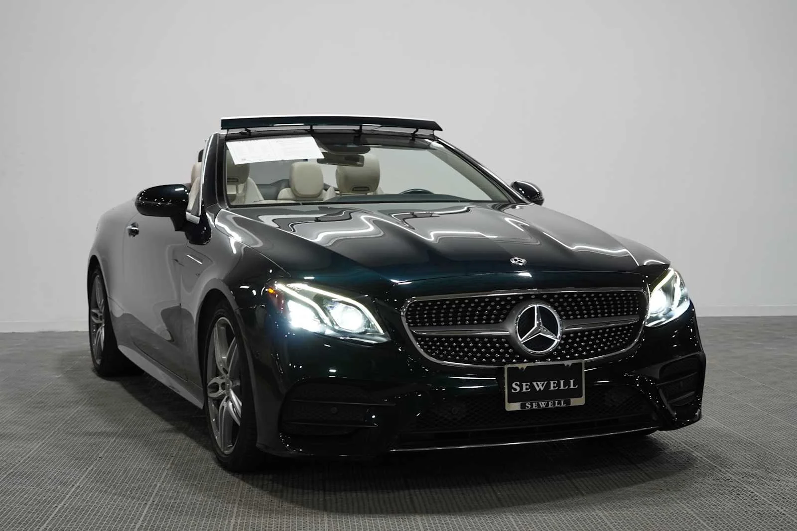 Used 2018 Emerald Green Metallic Mercedes-Benz E 400 image 3