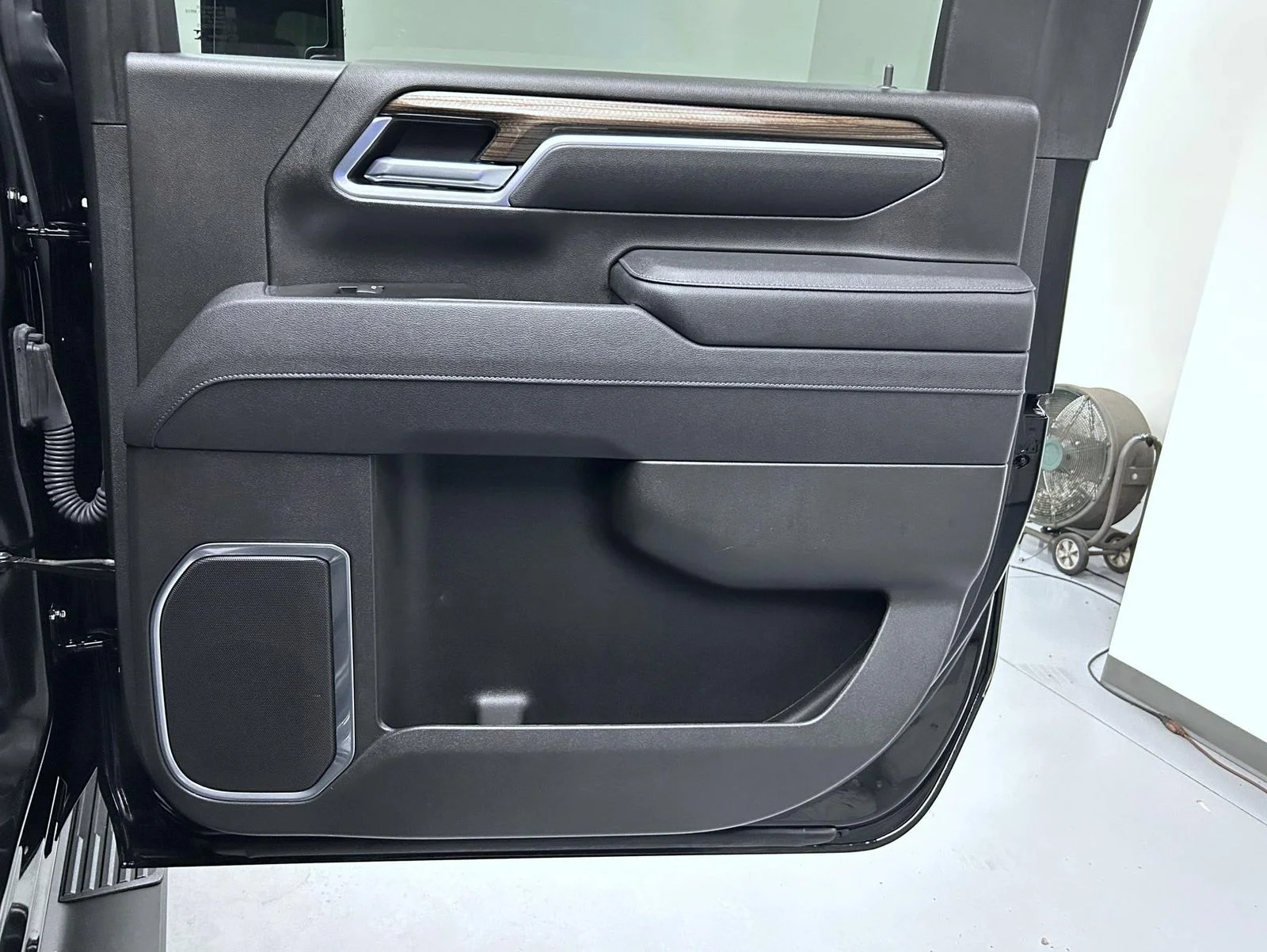 Used 2025 Black Chevrolet LT image 17