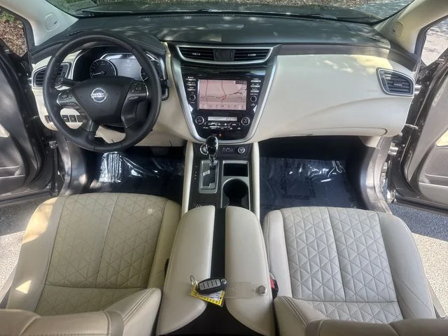 Used 2022 Gray Nissan Platinum image 9