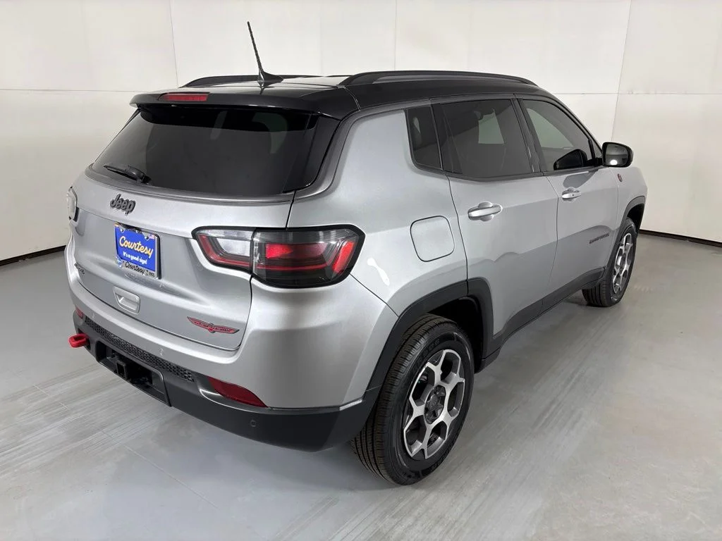 Used 2022 Silver Jeep Trailhawk image 8