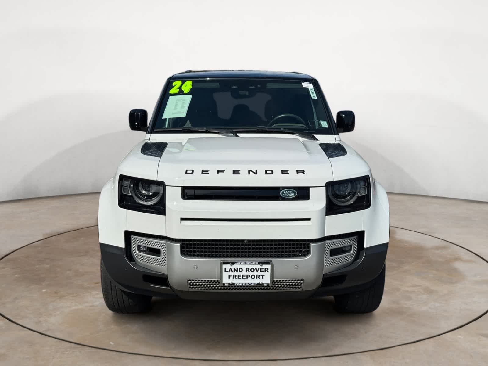Used 2024  Land Rover S image 8