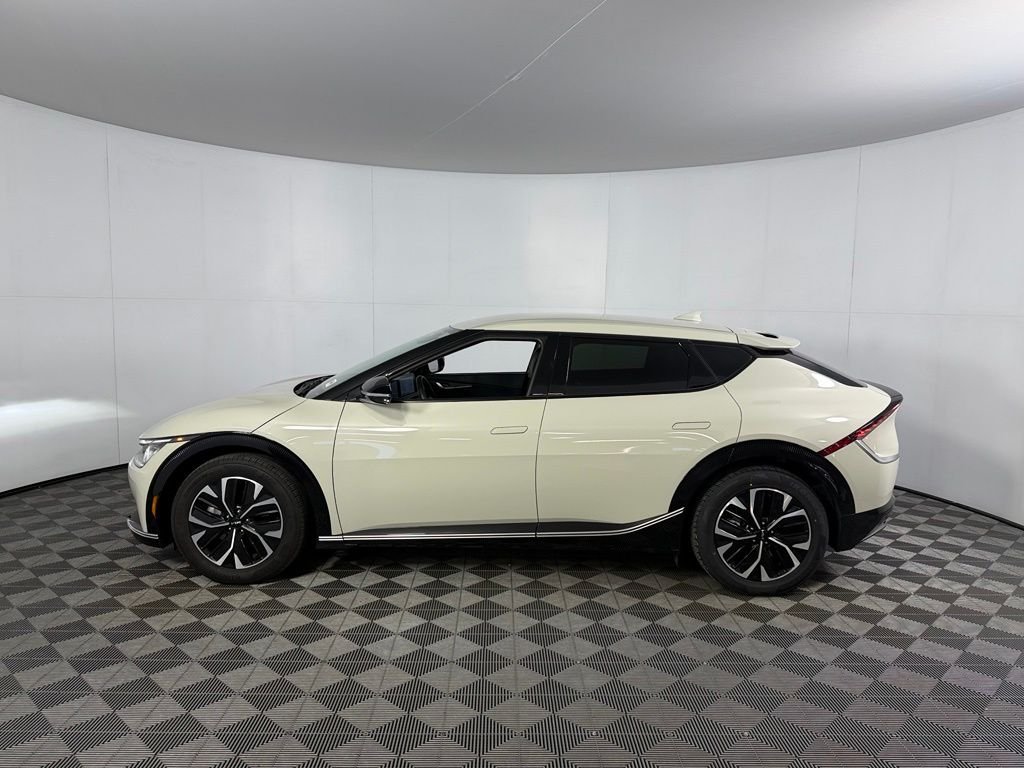 Used 2024 Glacier Kia Wind image 9