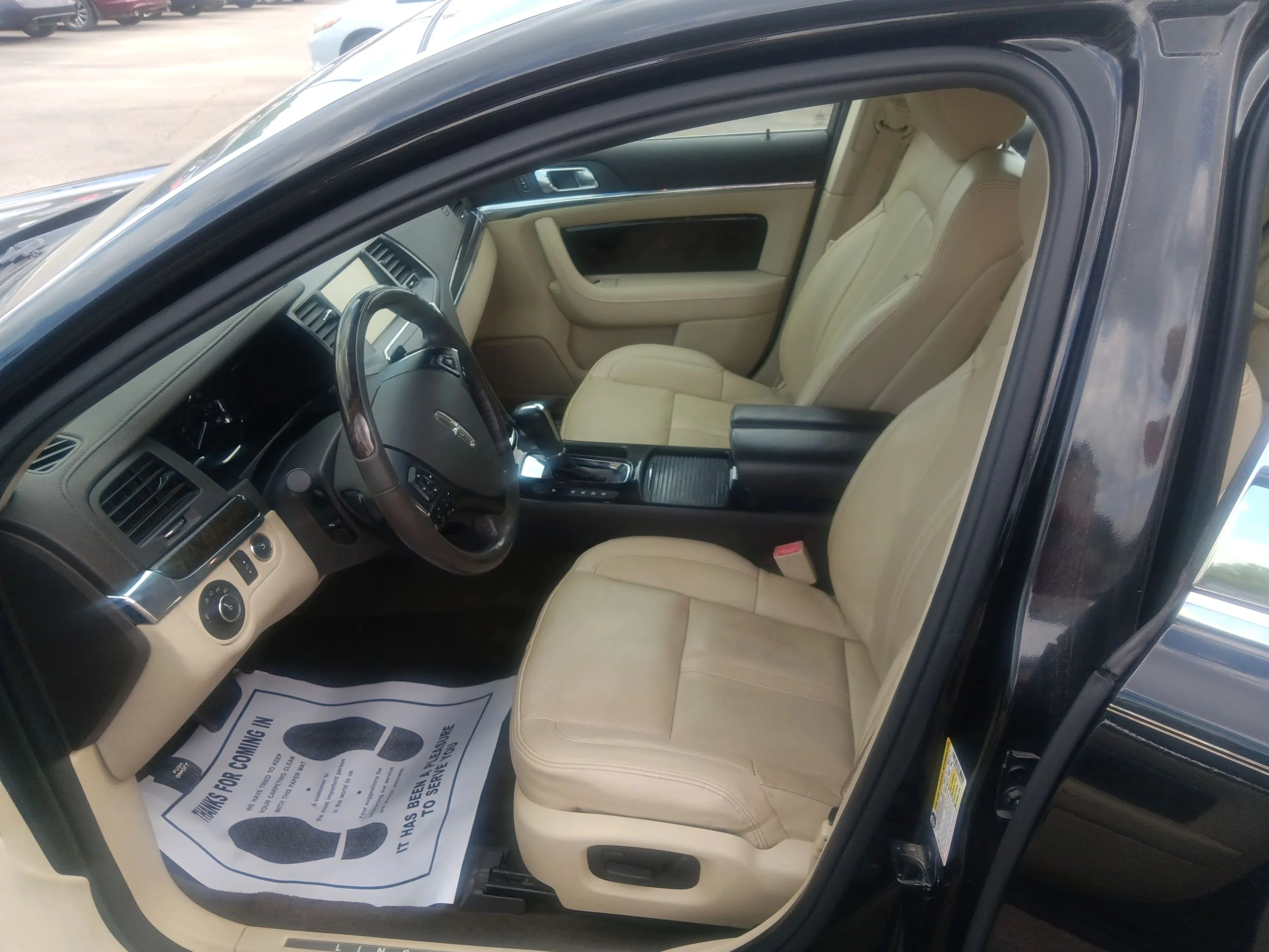 Used 2014 Black Lincoln base image 9
