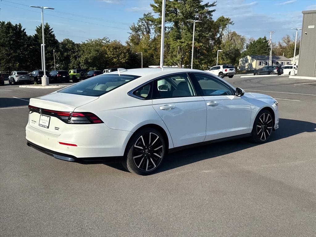 Used 2023 Platinum White Pearl Honda Touring image 7