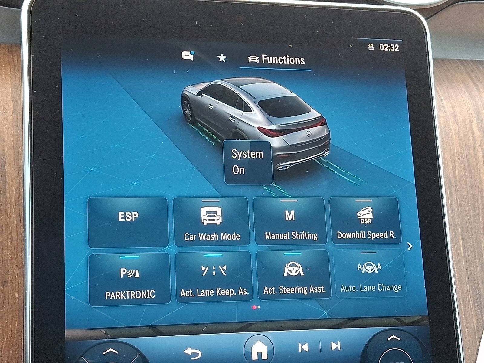 Certified Used 2024 Polar White - 149 Mercedes-Benz 4MATIC® Coupe image 25