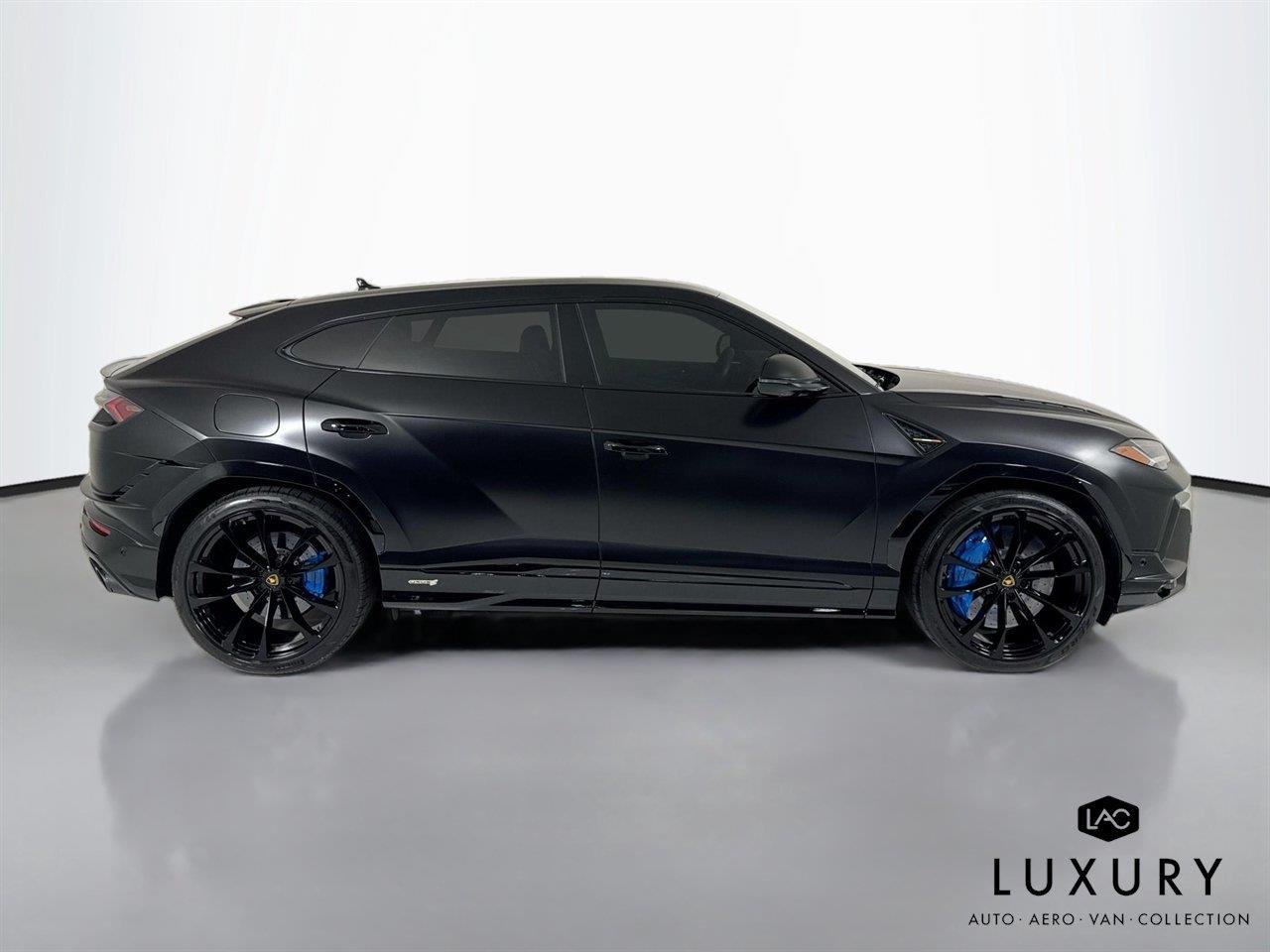 Used 2024 Nero Noctis Metallic Lamborghini S image 5