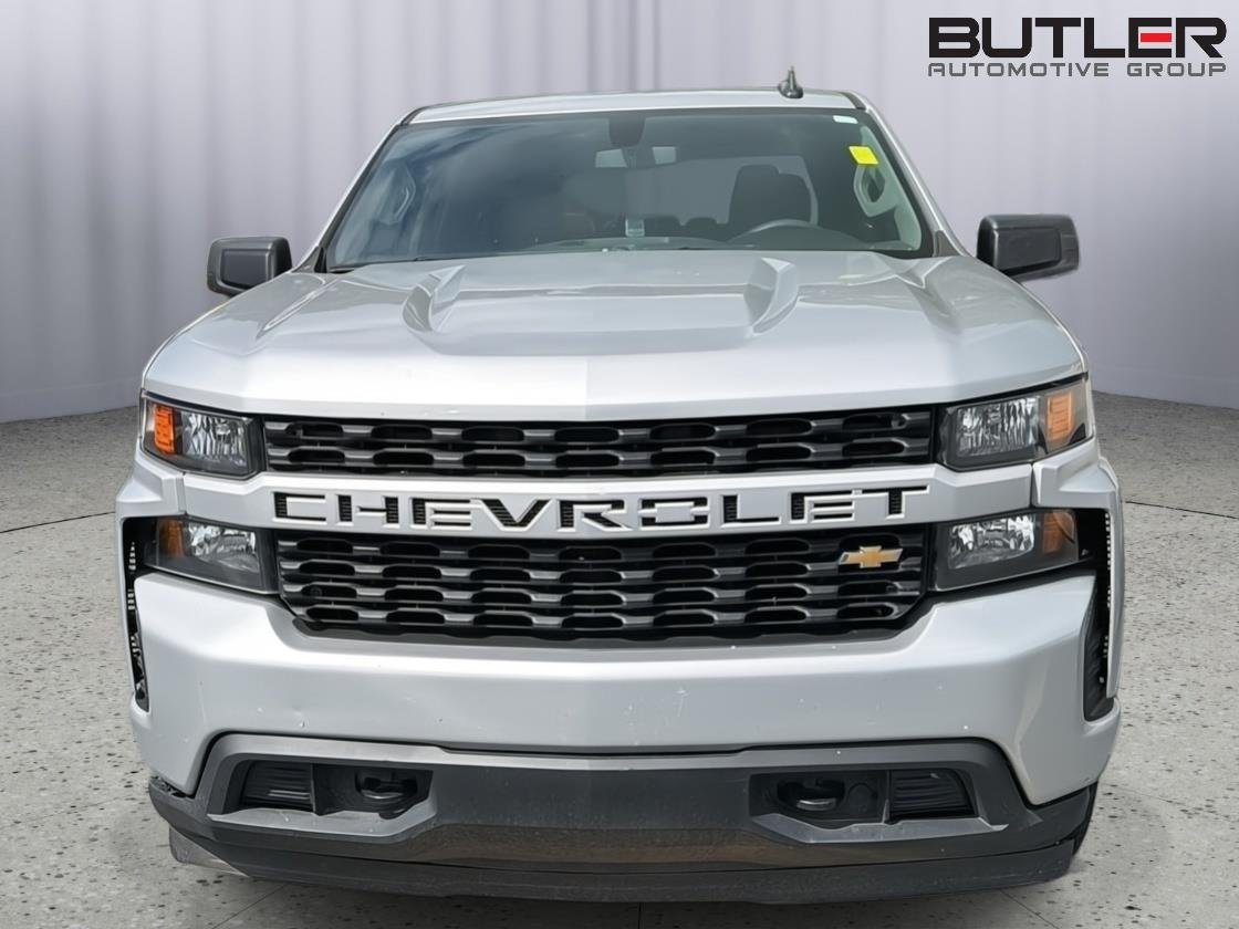 Used 2019 Silver Ice Metallic Chevrolet Custom image 4