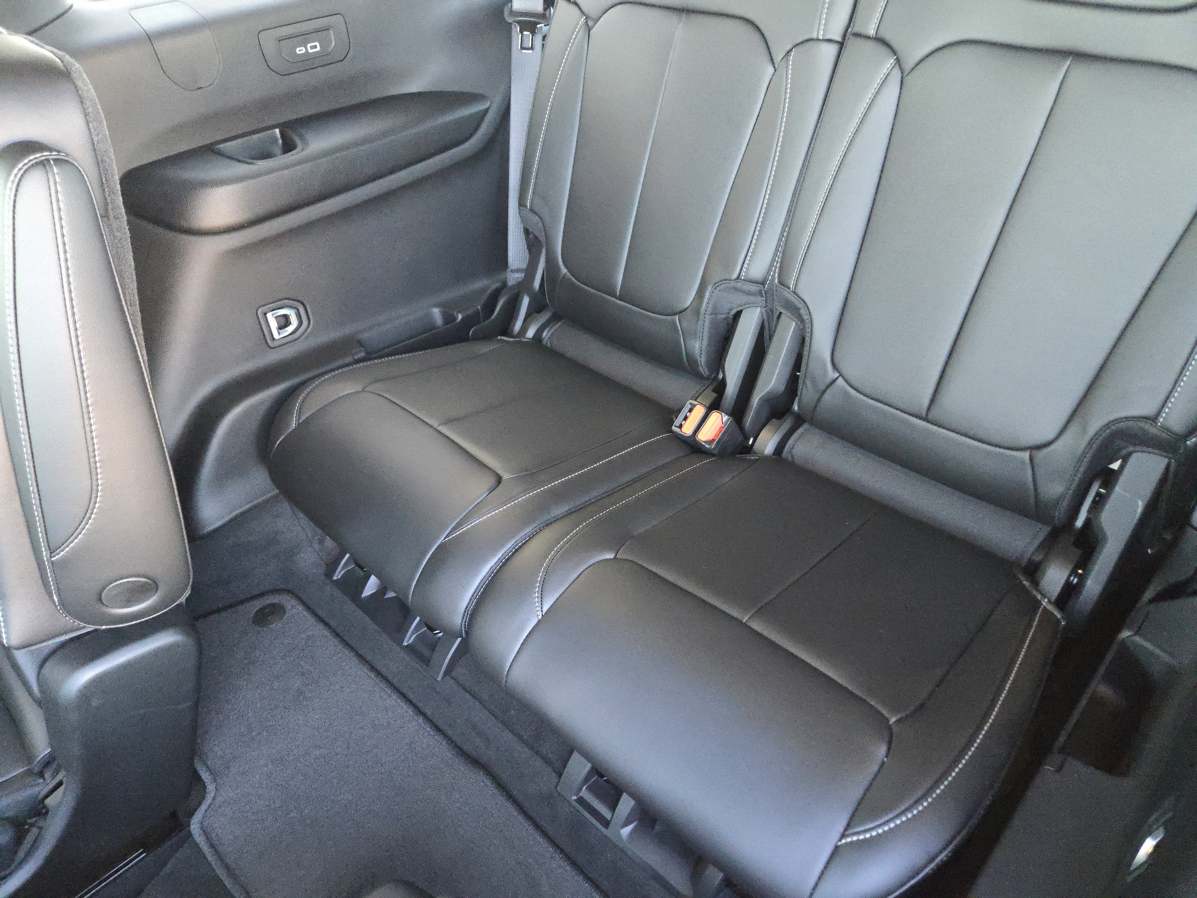 New 2025 Silver Zynith Exterior Paint Jeep Limited image 20