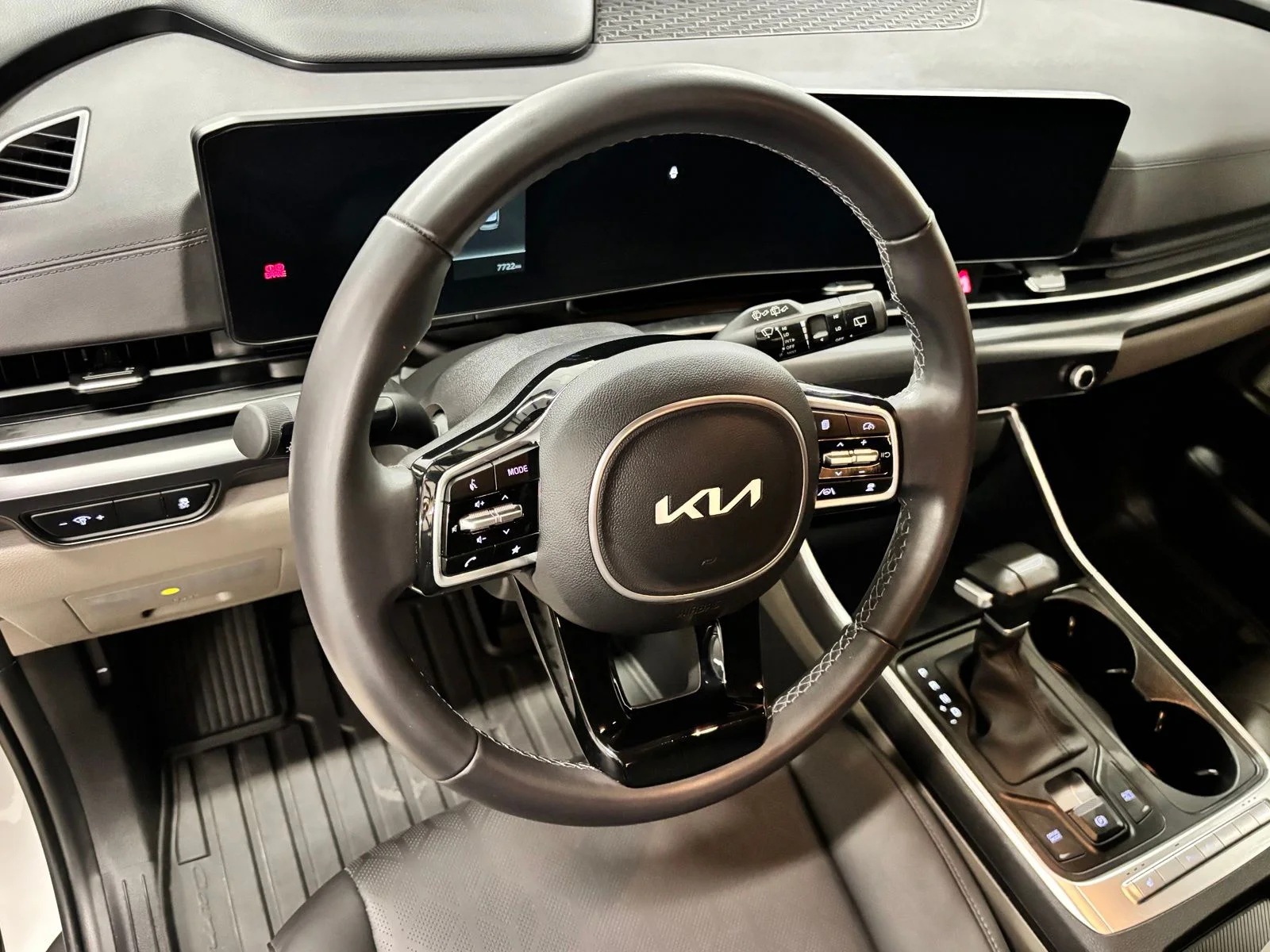 Used 2026 White Kia LXS image 16
