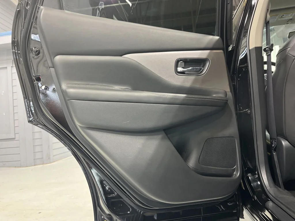 Used 2020 Super Black Metallic Nissan SL image 26
