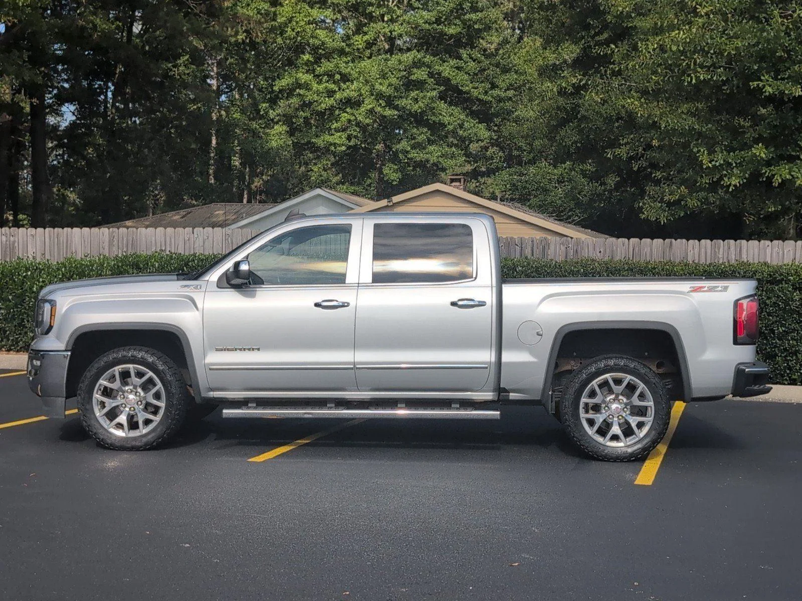 Used 2018 Quicksilver Metallic GMC SLT image 2