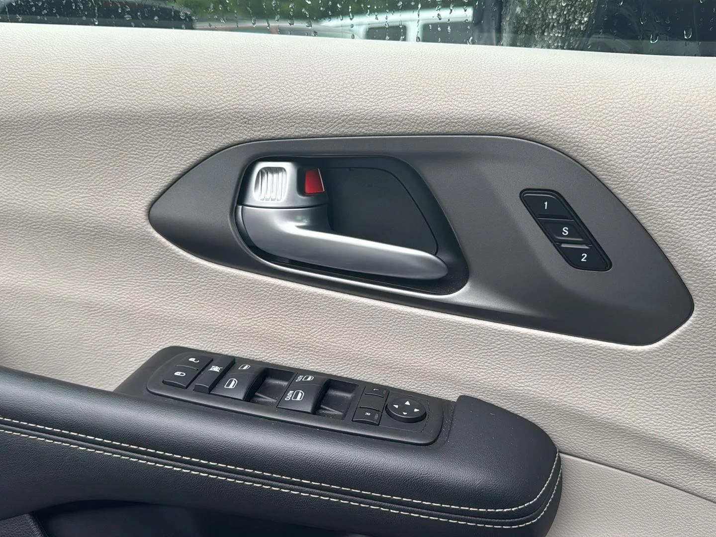 Used 2024 Bright White Clearcoat Chrysler Touring L image 17